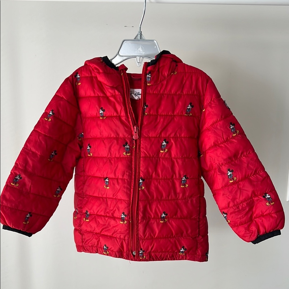 Vibrant Red Insulated Puffer Jacket for Cold Weather